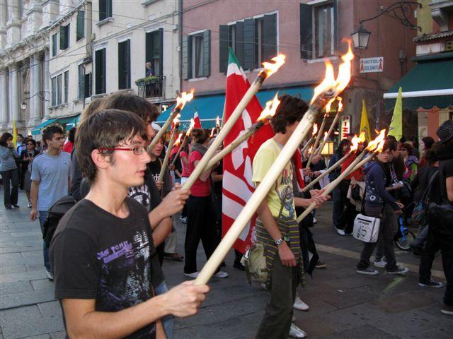 019 La fiaccolata degli studenti.jpg